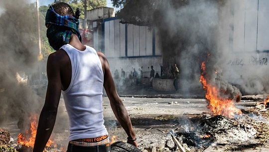 La violencia de pandillas también ha afectado a las Facultades de Ciencias (FDS), Agronomía y Medicina Veterinaria de la Universidad Estatal de Haití (UEH) y varias instituciones educativas públicas y privadas.
