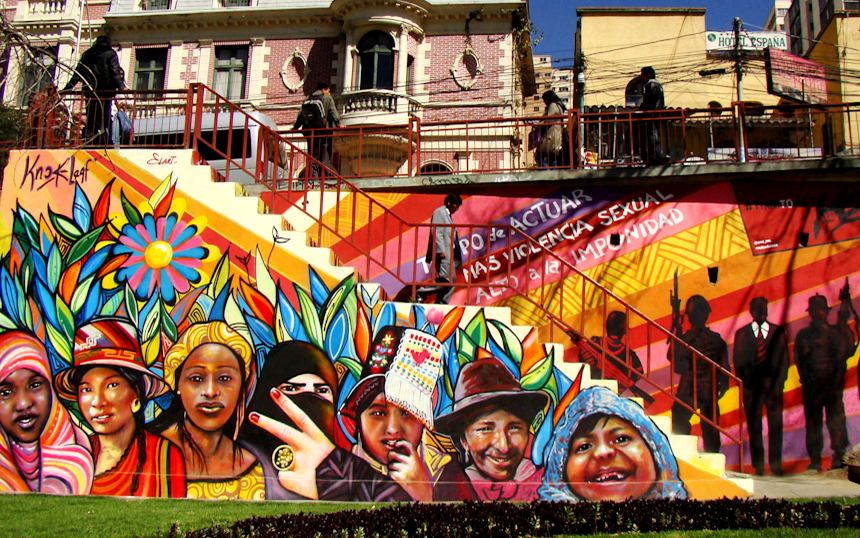 Murales pintados en una calle de La Paz, Bolivia.
