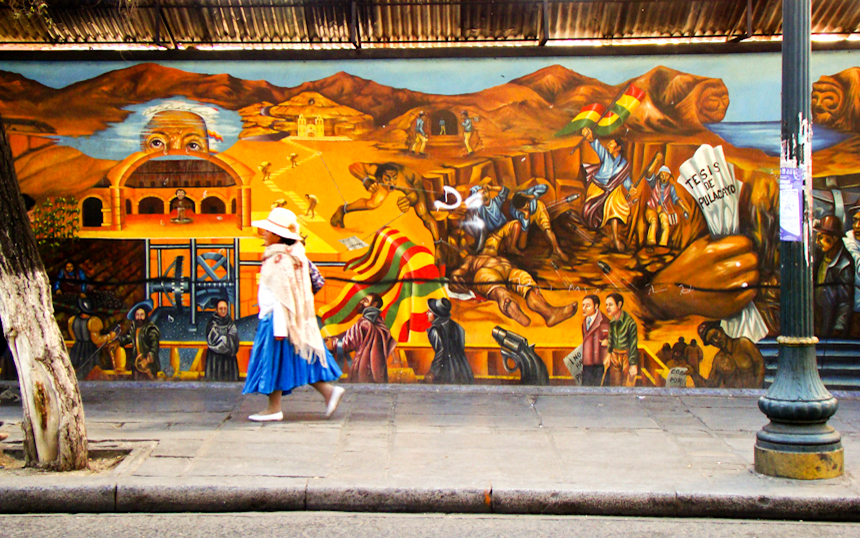 Murales en una calle de La Paz, Bolivia.