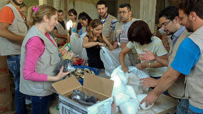 El lote de ayuda humanitaria consistió en mil 155 canasta de alimentos varios, mil 500 bolsas de pan, así como paquetes de leche en polvo y potes de mermelada. (Foto: jrseurope.org)