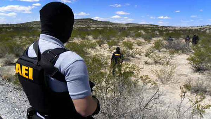 El hallazgo de la fosa clandestina, obligó a las autoridades mexicanas a desplegar un operativo especial de seguridad. (Foto: EFE).