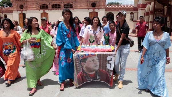 Venezolanos conmemoran el nacimiento de Hugo Chávez. (AVN)