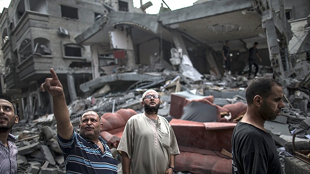 Un bombardeo israelí en una escuela de la ONU en Gaza deja 20 muertos.