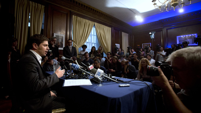 Ministro de Economía argentino en rueda de prensa (Reuters)