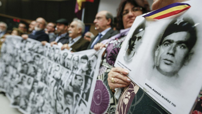 90 días tiene España para presentar nuevas medidas que asistan a las víctimas de la dictadura de Francisco Franco. (Foto: EFE)