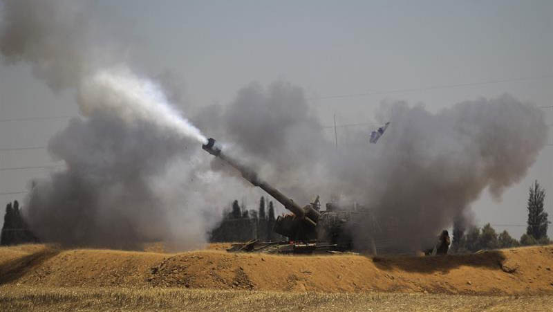 Los disparos de artillería israelí mataron al menos 40 personas cerca de Rafah. (Foto: EFE)