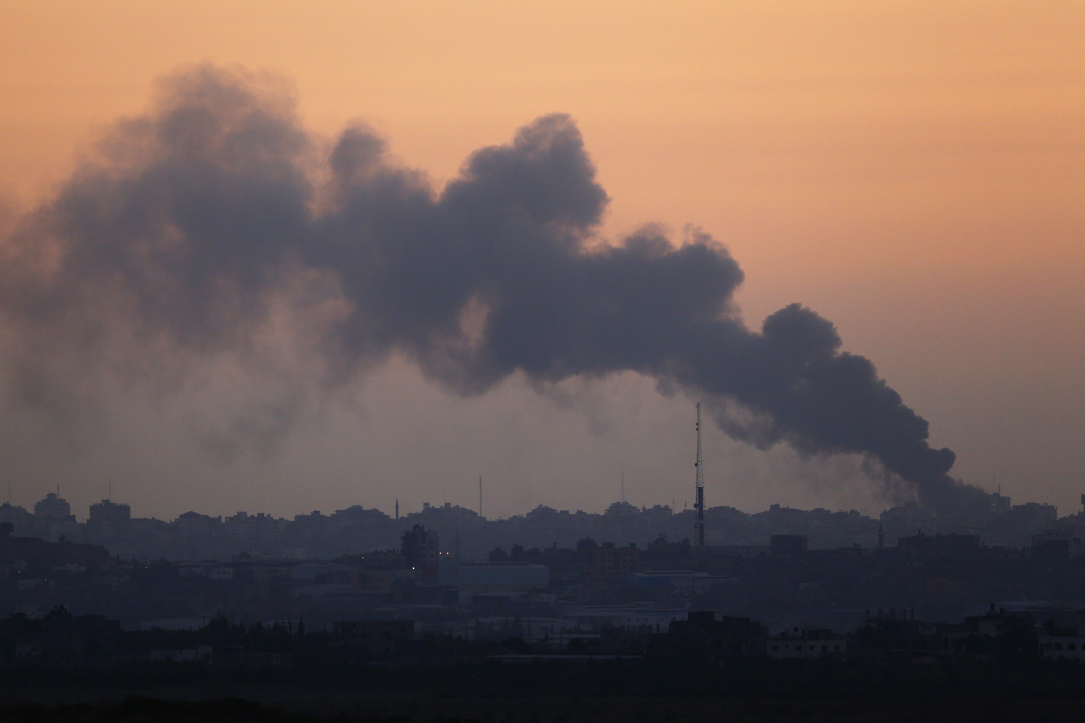 Los ataques israelíes hacia Gaza se sintieron minutos antes del inicio de la tregua. (Foto: Reuters)
