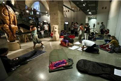 Toman museo en Portugal para reclamar más apoyo a la cultura