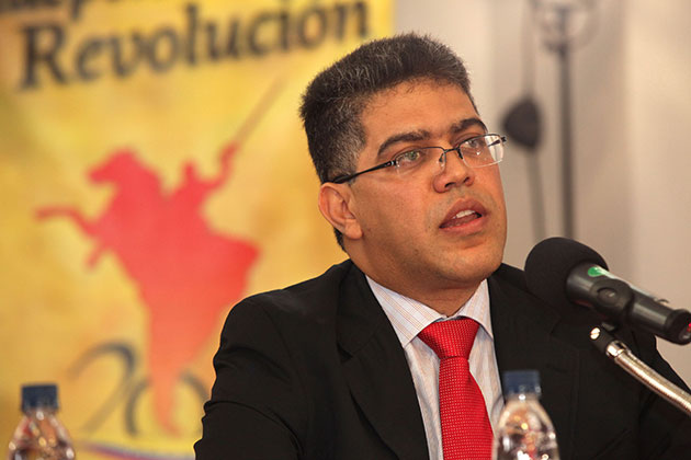 El diputado socialista Elias Jaua, en representación de los parlamentarios bolivarianos, ratificó su compromiso con el presidente venezolano Nicolás Maduro.
