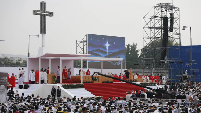 En la emblemática plaza de Gwanghwamun el Papa oficializó beatificación de mártires. (Foto: Reuters)