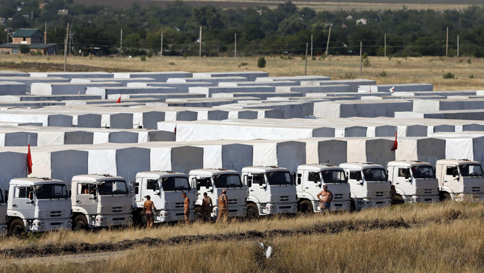 Los convoys con la ayuda humanitaria de Rusia siguen detenidos en el puesto fronterizo de control ucraniano. (Foto: Reuters)