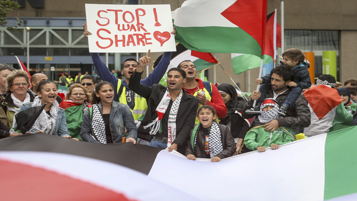 Los manifestantes reclamaron un alto al fuego y un embargo de armas contra Israel. (Foto: EFE)