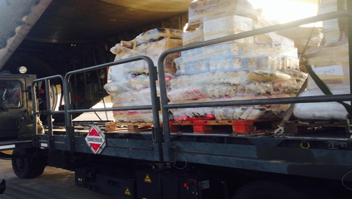 La carga está compuesta por 12 toneladas de ayuda humanitaria. (Foto: @madeleintlSUR)