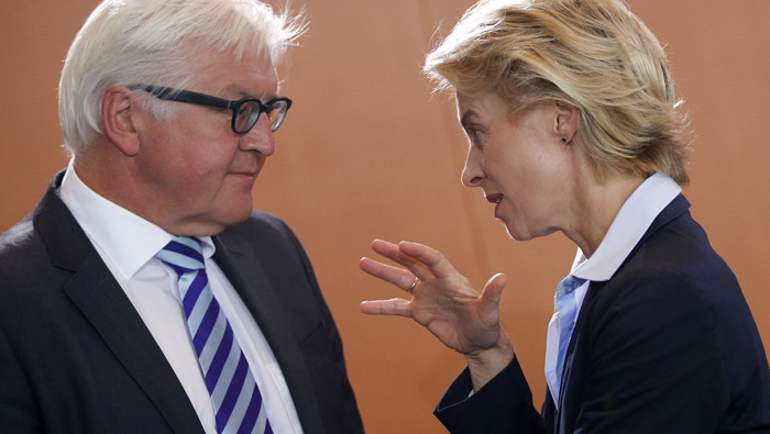 El ministro de Exteriores alemán, Frank-Walter Steinmeier, y la titular de Defensa, Ursula von der Leyen, informaron a los medios a través de una rueda de prensa. (Foto: Reuters)