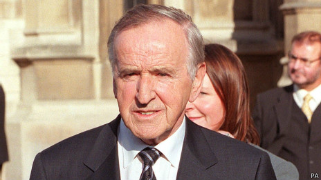 El exprimer ministro de Irlanda, Albert Reynolds, murió a los 81 años.