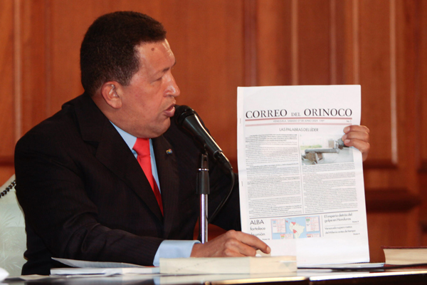 La Fundación Premio Nacional de Periodismo (FPNP) de Venezuela le otorgó este miércoles al Líder de la Revolución Bolivariana, Hugo Chávez, el Premio Nacional de Periodismo Simón Bolívar 2013 (foto: Archivo/ EFE)