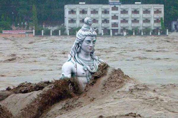 Fuertes inundaciones  generan al menos 207 muertos al norte de la India. (Foto: 24horas.cl)
