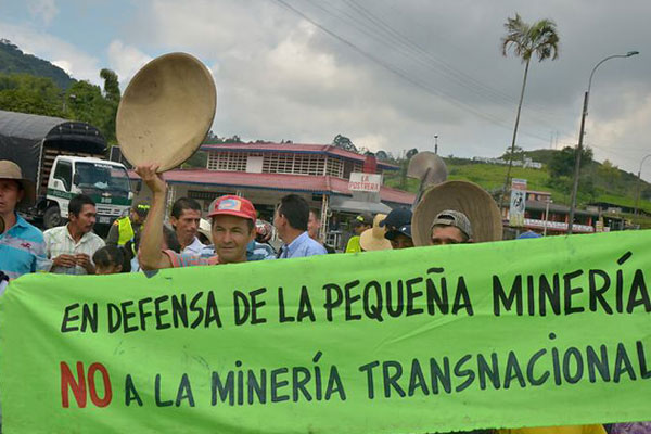 Mineros exigen fin de concesiones de tierras a las transnacionales (Foto: Archivo)
