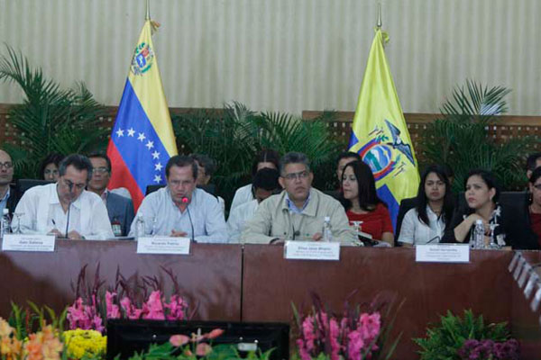 Cancilleres de Ecuador, Ricardo Patiño, y de Venezuela, Elías Jaua (Foto: MPPRE)