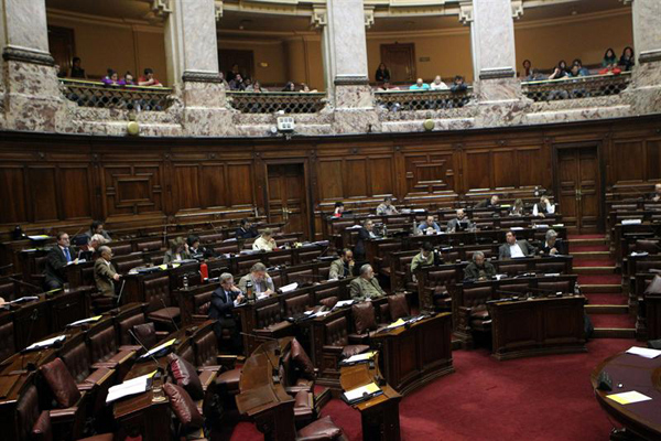 Este miércoles el Congreso de Uruguay aprobó el proyecto de ley. (Foto: EFE)