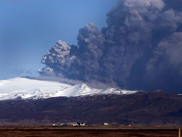 Hasta el momento no se sabe si la erupción penetrará la capa para expulsar vapor y cenizas al aire. (Foto: alertacatastrofes.com)