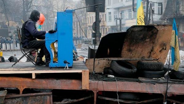 Ucrania atraviesa una crisis política luego de que el gobierno, presidido por Víktor Yanukovich, rechazara firmar el acuerdo de asociación con la Unión Europea. (Foto: AFP)