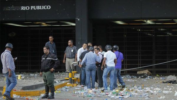 Fuerzas de choque de oposición atacaron la sede del Ministerio Público en Caracas (Foto: AVN)