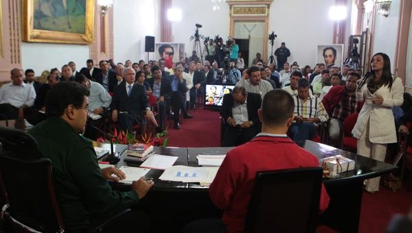 Presidente venezolano en reunión con gobernadores y alcaldes del país (Foto: AVN)