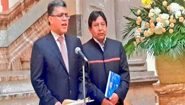 El canciller Jaua presentó la lista de las víctimas desde Bolivia en su gira por los países del Mercosur. (Foto: @FreddyteleSUR)