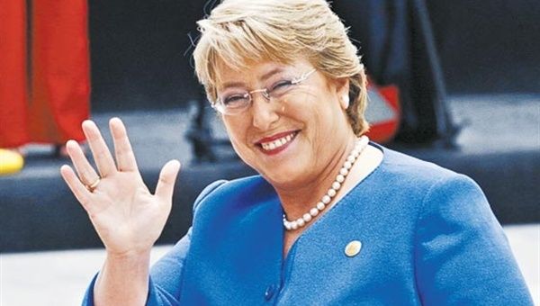 La recién electa presidenta de Chile, Michele Bachelet, recibirá la banda presidencial de manos de Isabel Allende. (Foto: Archivo)