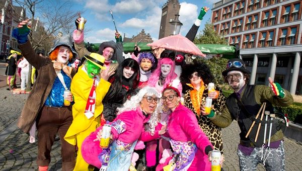 En Países Bajos realizaron el tradicional desfile de Carnaval en el centro de Maastricht. (Foto: EFE)