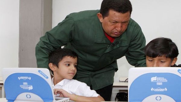 La Unesco reconoció la labor de Venezuela al impulsar la tecnología en la educación pública a través de las computadoras "Canaimitas". (Foto: Archivo)
