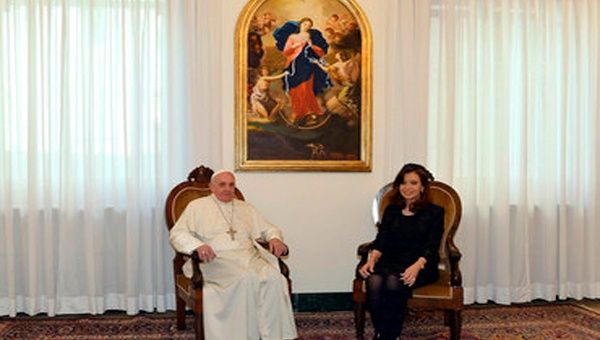 En la conversación, el Papa y Cristina Fernández trataron el asunto de "la paz en el mundo y un tema que lo preocupa y lo desvela, que es la falta de trabajo en el sector de la juventud". (Foto: EFE)