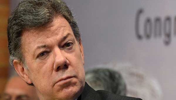 El presidente de Colombia, Juan Manuel Santos, ratificó la destitución del alcalde Petro luego de que el Consejo de Estado rechazó los últimos recursos presentados en defensa del mandatario de la capital cafetera (Foto: Archivo)