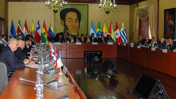 Los cancilleres de la Unasur mantienen una reunión con la Comisión Política de la Comisión Nacional por la Paz en Venezuela (Foto: Vicepresidencia venezolana) 