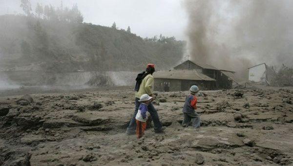 Los habitantes de las regiones cercanas al volcán  Tungurahua, salieron de sus hogares tras la detonación que causó pánico en la población. (Foto: Archivo)