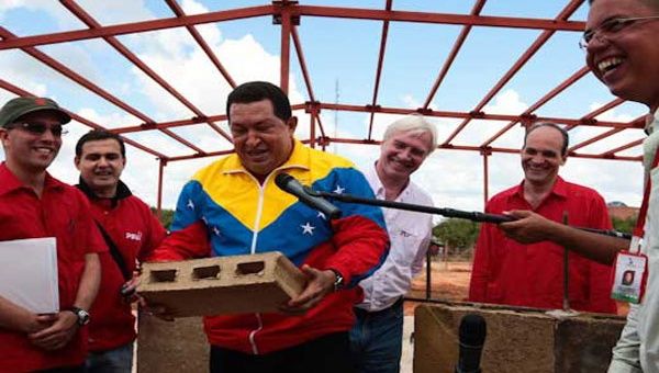 Chávez soñó y cumplió con llevar viviendas al pueblo venezolano. (Foto: Archivo)