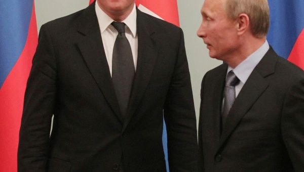 Putin y Cameron creen necesario el cumplimiento de los acuerdos firmados en Ginebra para suavizar las tensiones (Foto:EFE)