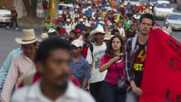 Marcharon por la carretera del norte que comunica a San Pedro Sul con la capital, Tegucigalpa. (Foto: EFE)