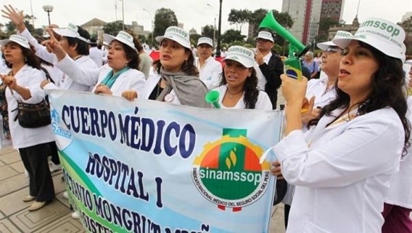 En las marchas participarán igualmente los médicos de la seguridad social, que mantienen una huelga simultánea por demandas similares a las de sus colegas estatales. (Foto: Archivo)