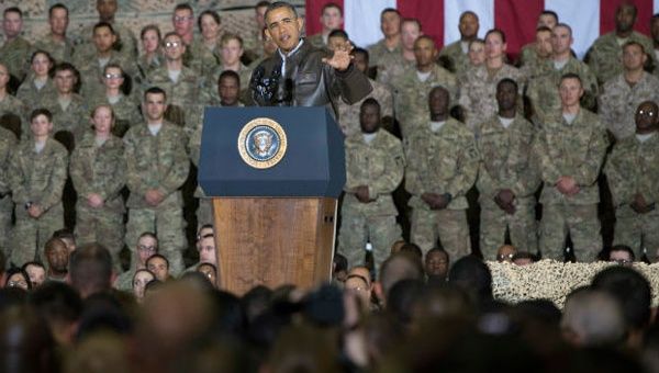 La visita de Obama coincide con las publicaciones de duras críticas a su Gobierno por el manejo de la política exterior (Foto:Reuters)