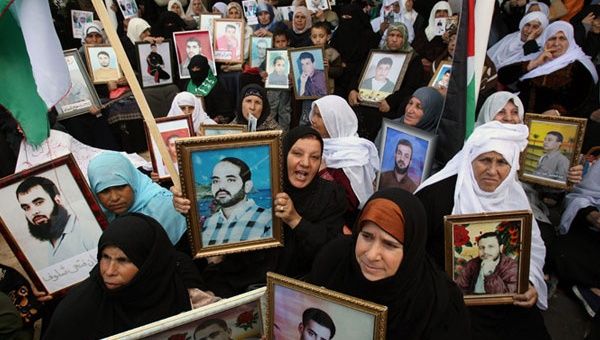 Miles de palestinos reclaman la libertad de sus familiares y amigos encarcelados injustamente (Foto: Archivo)