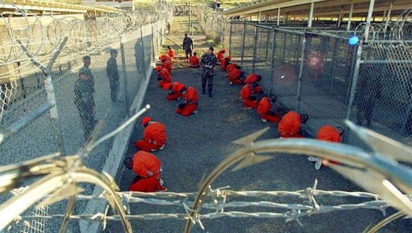 En 2009, tras asumir su primer mandato, el presidente Barack Obama firmó una orden ejecutiva para cerrar la prisión de Guantánamo. (Foto: Archivo)