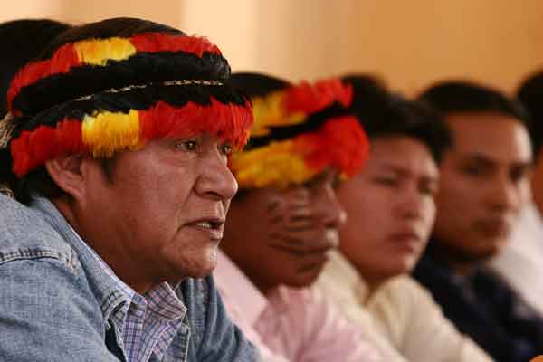 Indígenas de la región afinan detalles para su participación en la Cumbre del Cambio Climático. (Foto: EFE).