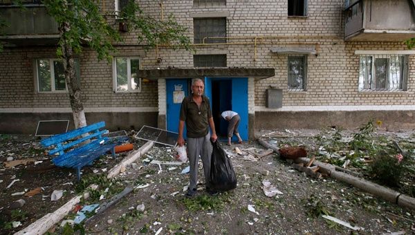 Un gran número de habitantes de Donetsk decidieron no arriesgarse y dicidieron irse antes de sufrir nuevos ataques. (Foto: Reuters)
