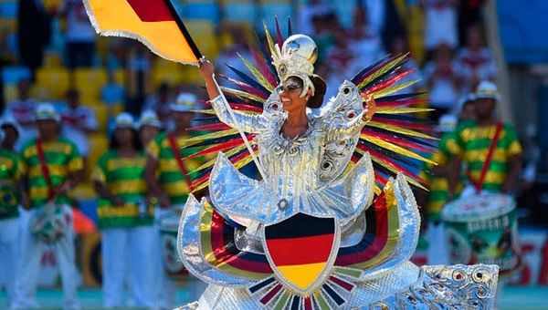 Bailarina con la bandera de Alemania. (Foto: FIFA)