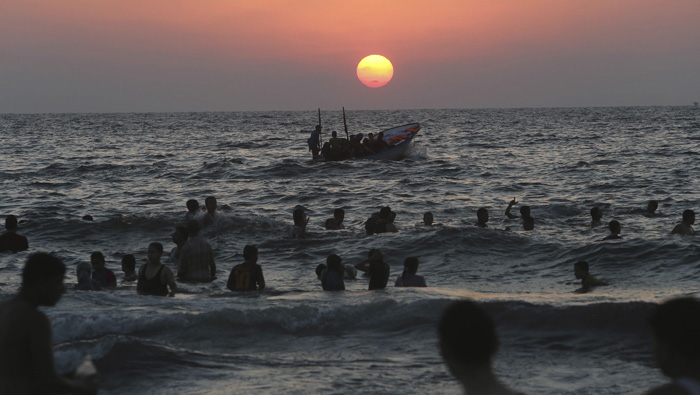 Tras cinco días de tregua prolongada entre Israel y Hamás los gazatíes se acercaron a su costa para disfrutar del Mar Mediterráneo. (Foto: Reuters)