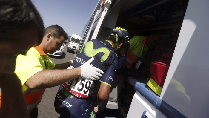 El ciclista colombiano sufrió este miércoles una fractura en el omoplato tras la caída de este miércoles. (Foto: EFE)