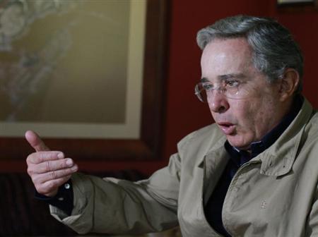 Uribe descalificó a los canales de televisión (Foto: Reuters).