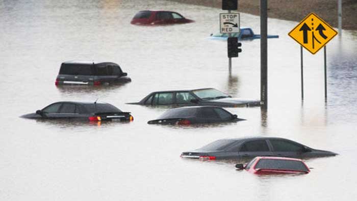 Varias de las carreteras de Arizona fueron inundadas por la intensidad de las precipitaciones (AP)